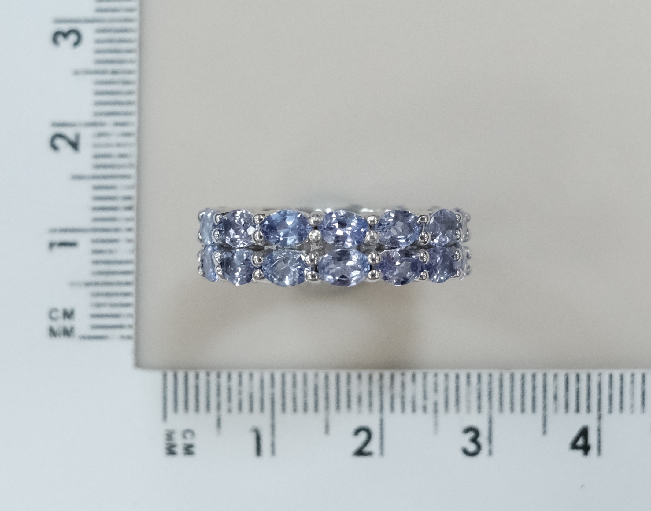 Серебряное кольцо с танзанитами